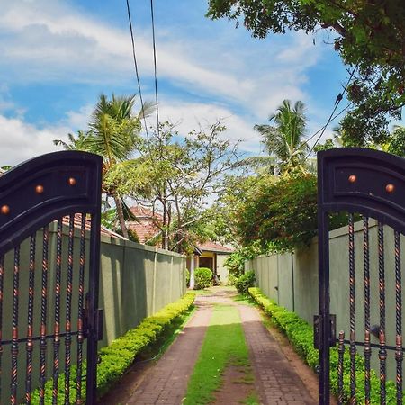 Agasthi Airport Close Bed & Breakfast Katunayake Exterior photo